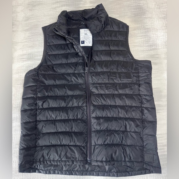 GAP Kids XL Black Puffer Vest 🖤 - Picture 1 of 3